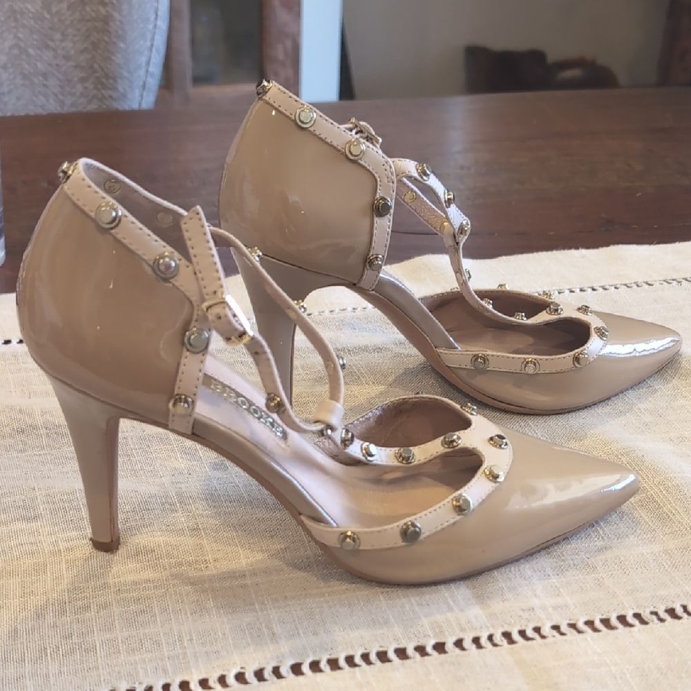 Audrey Brooke Nude Studded Heels size 7 - Picture 2 of 6